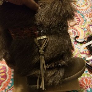 Bearpaw fur boot